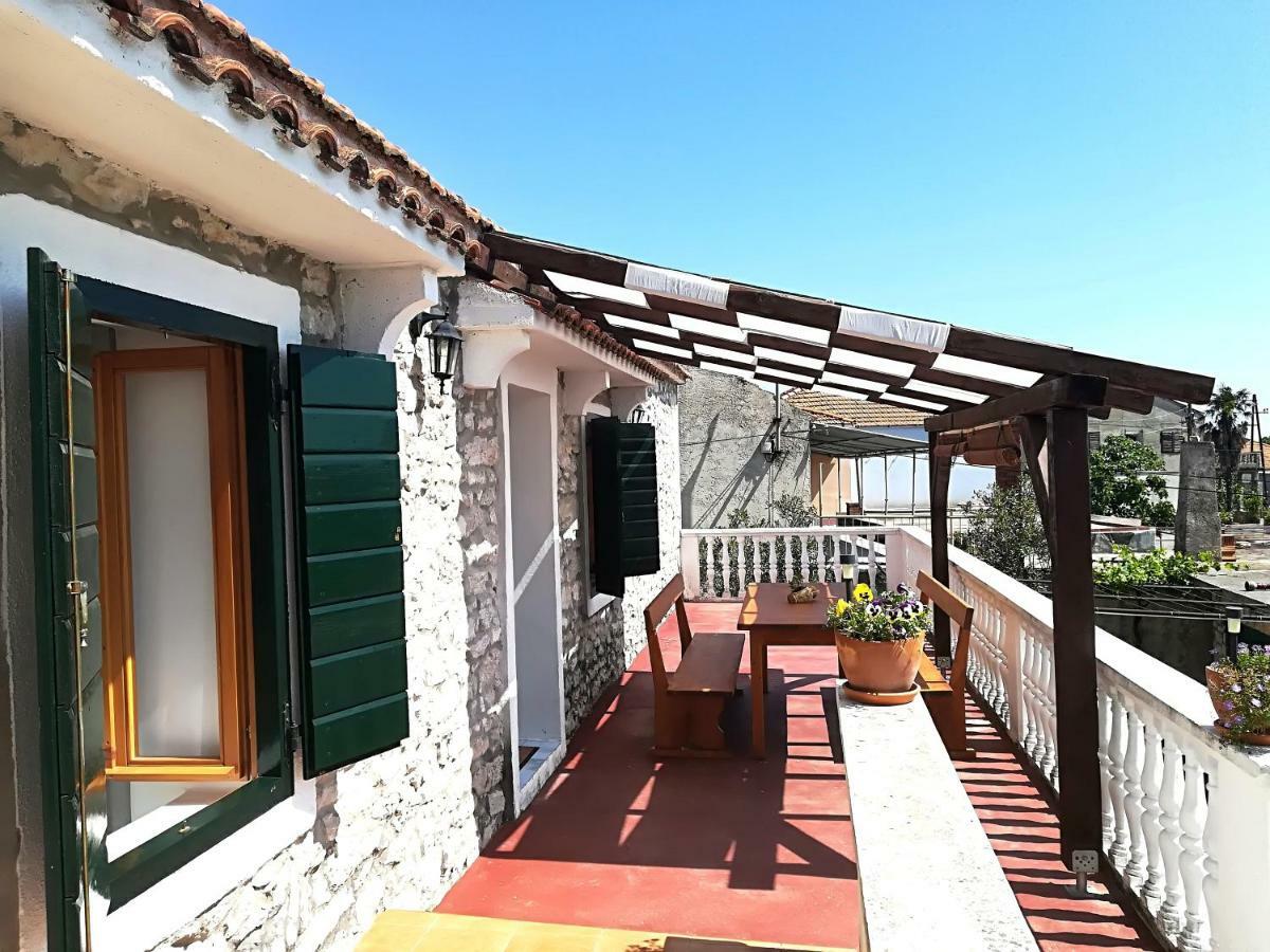 Apartments Dalmatian Stone House Turanj Exterior foto
